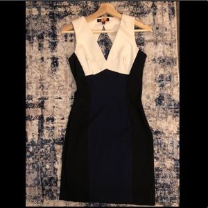 BANANA REPUBLIC CUT OUT DRESS - SIZE 2P